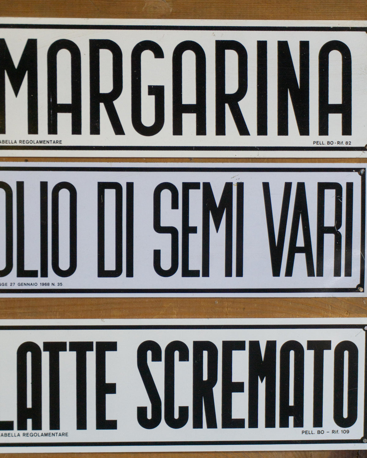 Insegne alimentari da bottega vintage su supporto in legno – Anni ’70