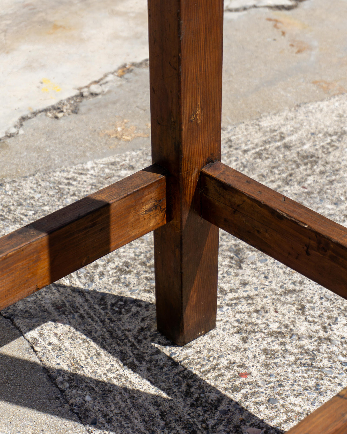 Mobile vintage in legno scuro – 1970