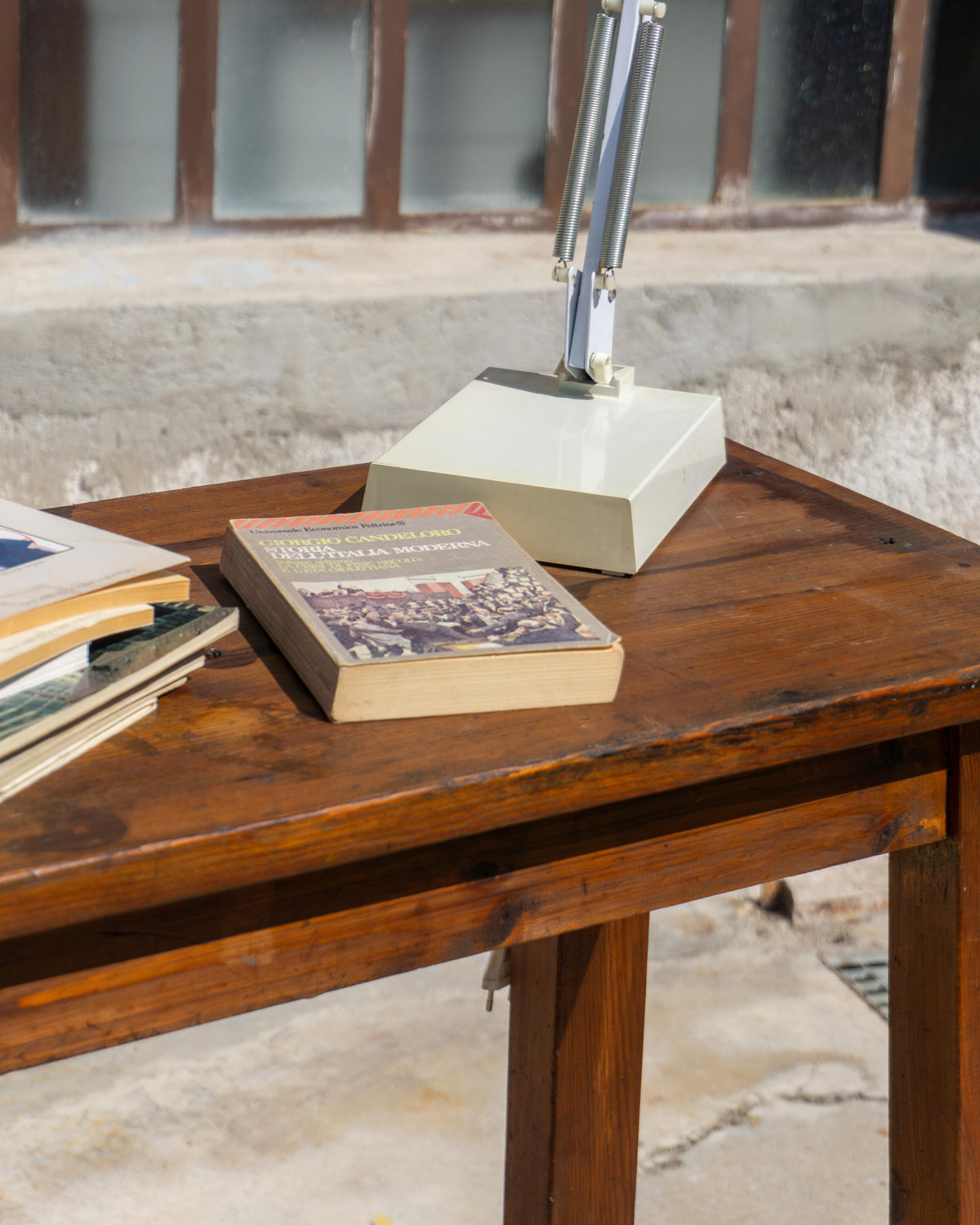 Mobile vintage in legno scuro – 1970