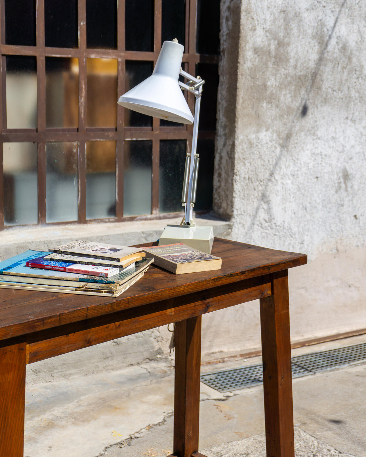 Mobile vintage in legno scuro – 1970