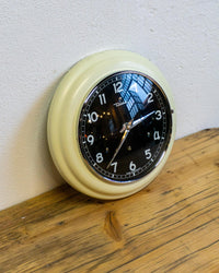 Orologio da parete Diehl in metallo con vetro e sfondo nero – anni ’60
