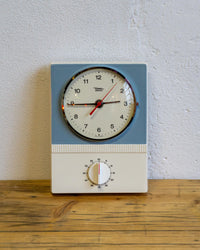 Orologio da parete Diehl in ceramica bianco e azzurro con timer – anni ’50