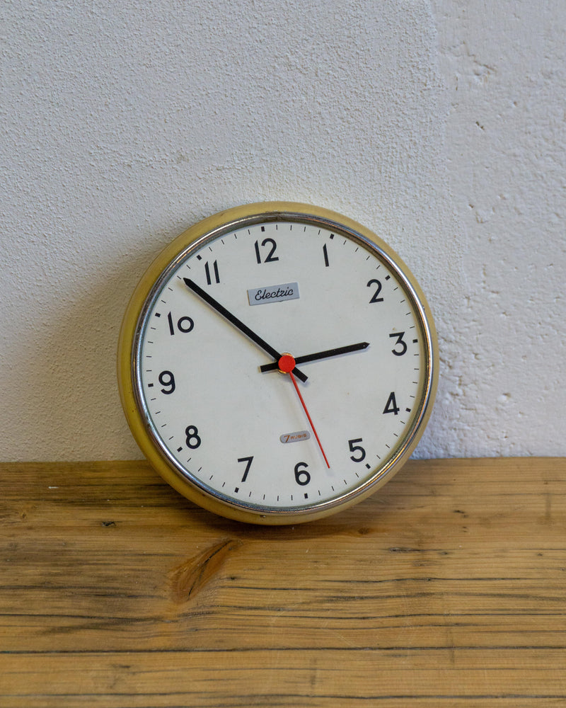 Orologio da parete Electric 7 Rubis in metallo panna e cromato – anni ’60
