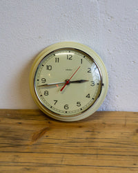 Orologio da parete Electro in metallo panna con vetro – anni ’70