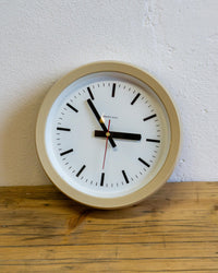 Orologio da parete Electronic in plastica panna – anni ’80