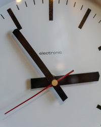 Orologio da parete Electronic in plastica panna – anni ’80