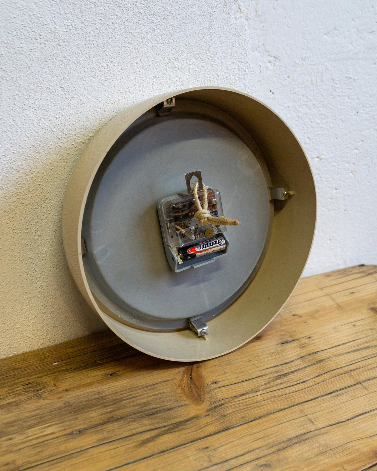 Orologio da parete Electronic in plastica panna – anni ’80