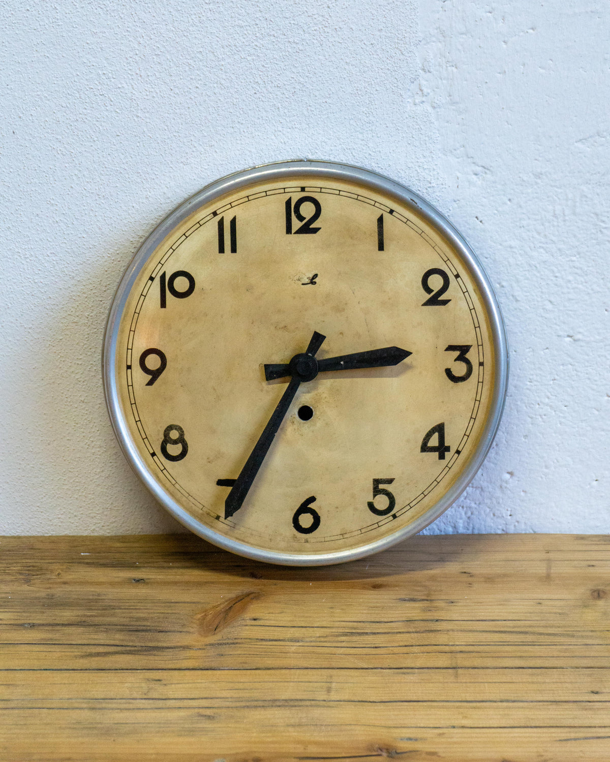 Orologio da parete sovietico in alluminio – anni ’70