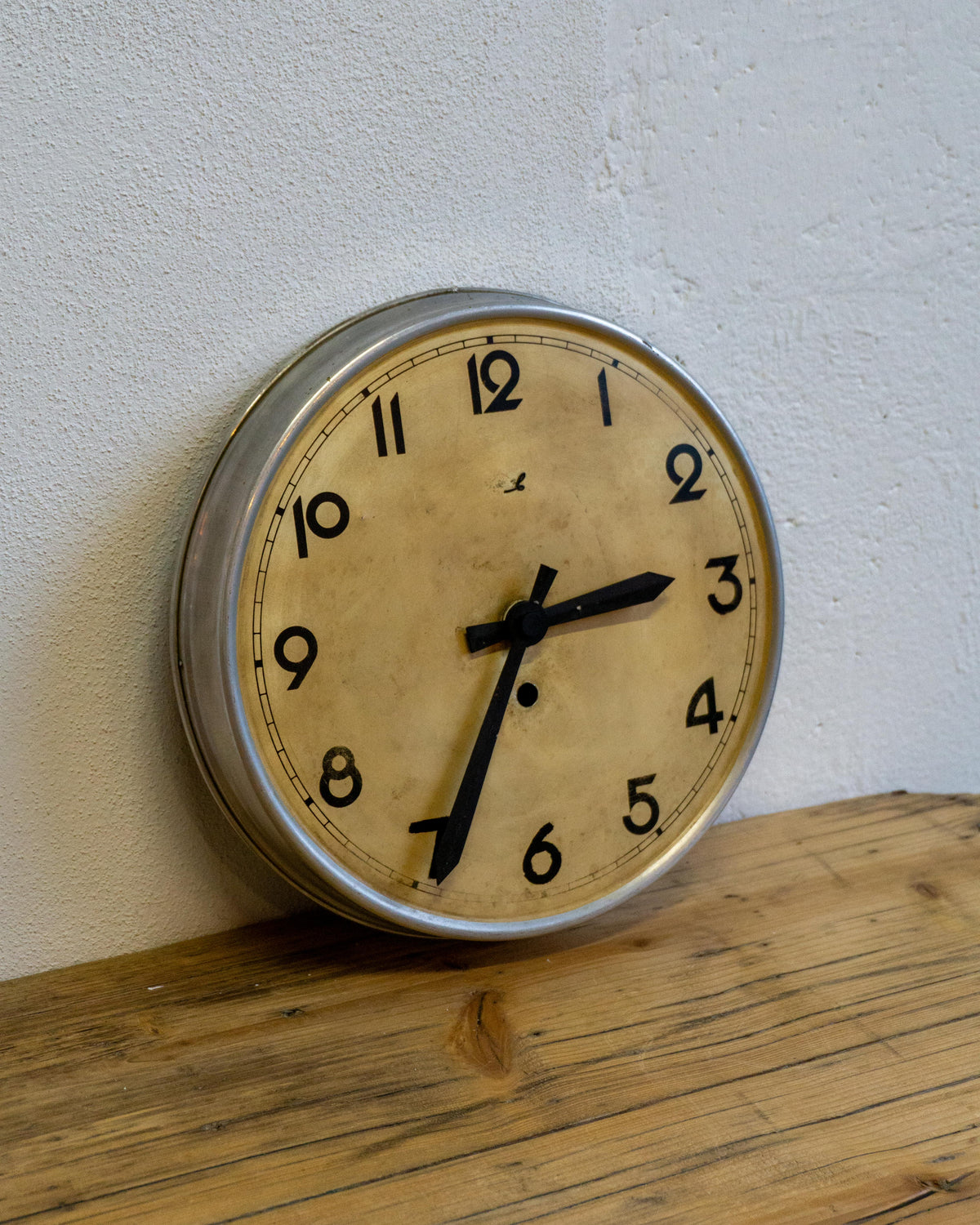 Orologio da parete sovietico in alluminio – anni ’70