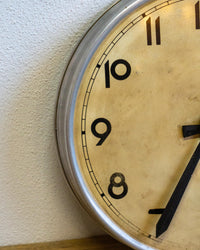 Orologio da parete sovietico in alluminio – anni ’70