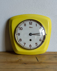 Orologio giallo da parete Mec ceramica - 1960