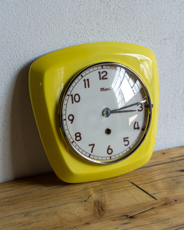 Orologio giallo da parete Mec ceramica - 1960