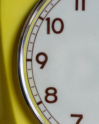 Orologio giallo da parete Mec ceramica - 1960