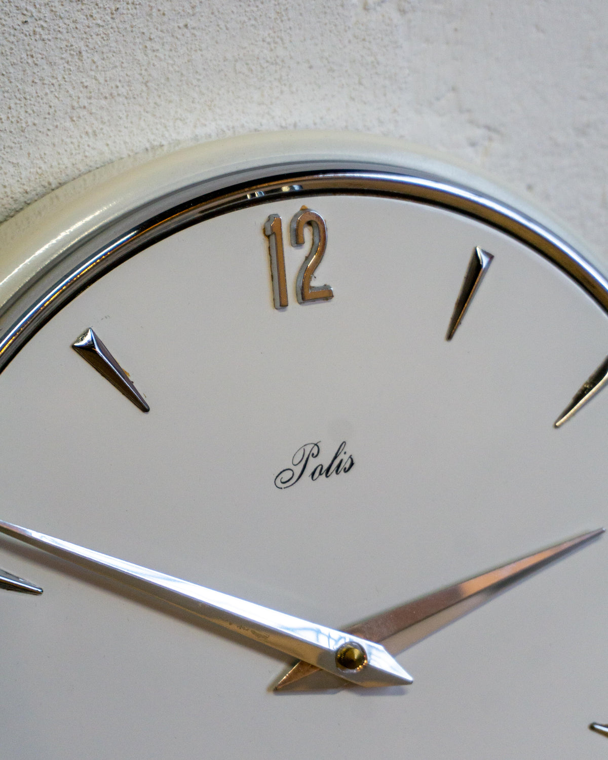 Orologio da parete Polis con numeri cromati in rilievo – anni ’70