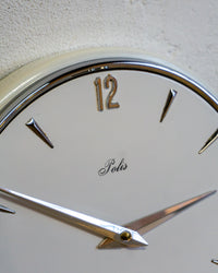 Orologio da parete Polis con numeri cromati in rilievo – anni ’70