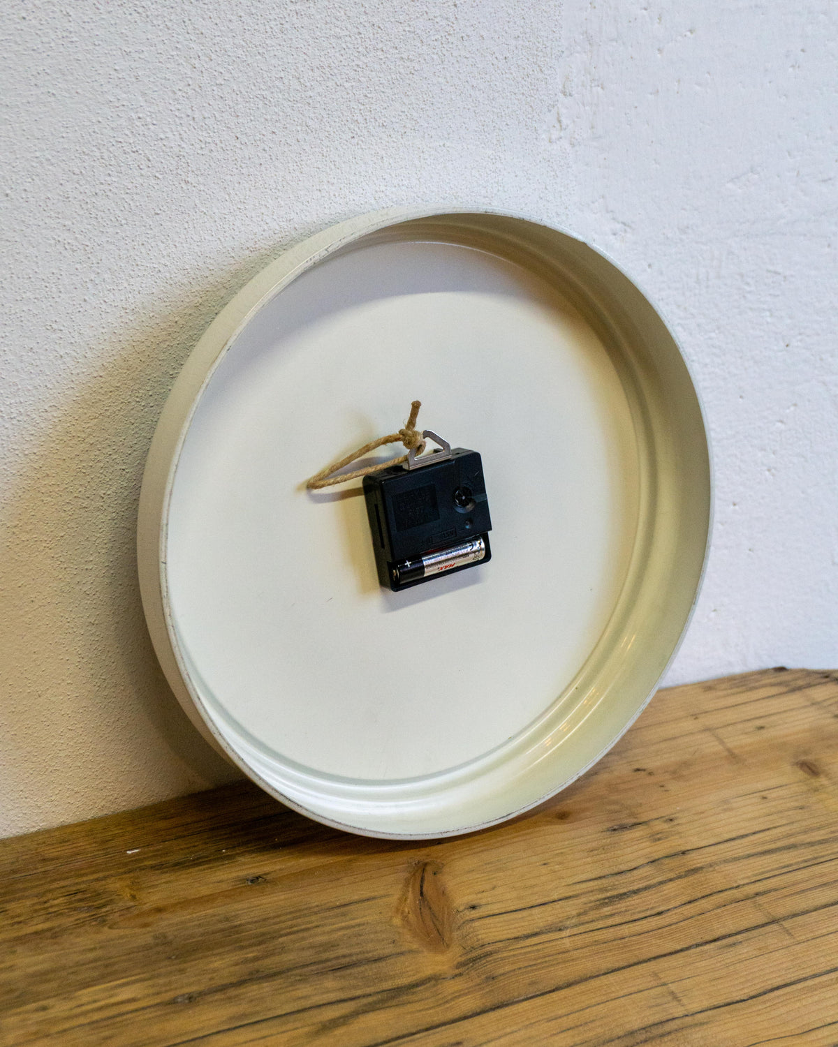 Orologio da parete Polis con numeri cromati in rilievo – anni ’70