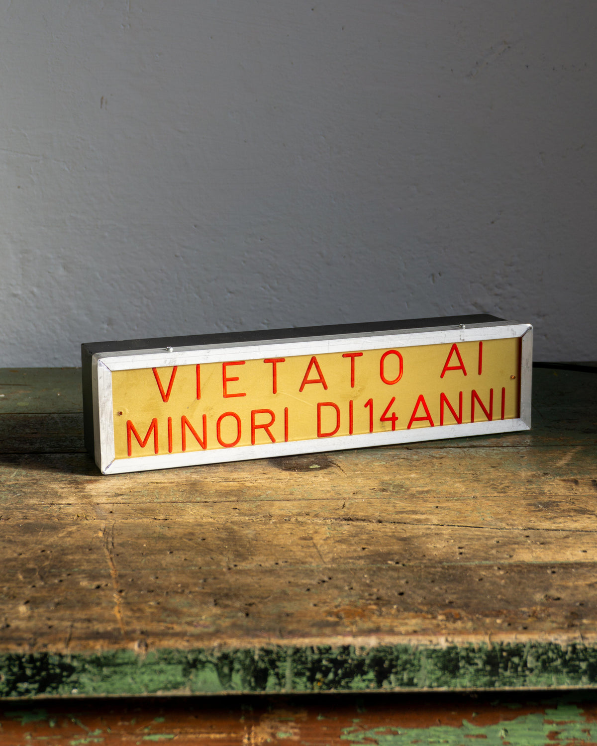 Insegna cinema “Vietato ai minori di 14 anni” – anni 70