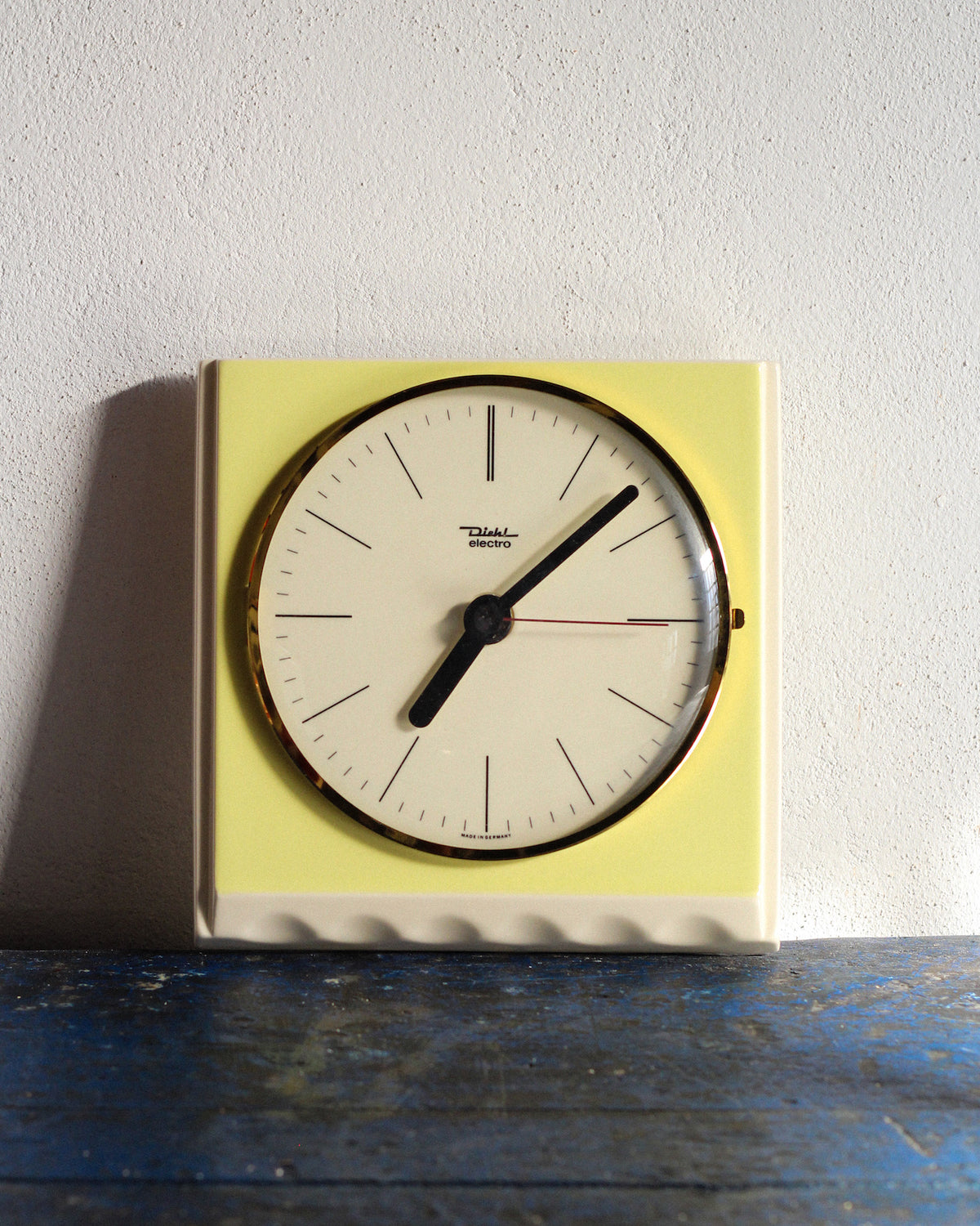 Orologio da parete Diehl in ceramica gialla - anni ’70