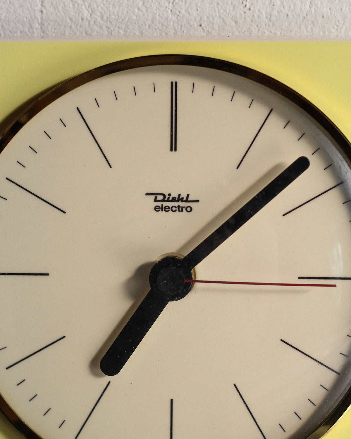 Orologio da parete Diehl in ceramica gialla - anni ’70