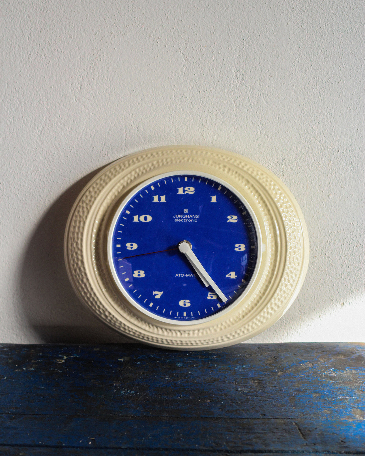 Orologio da parete Junghans ovale in ceramica