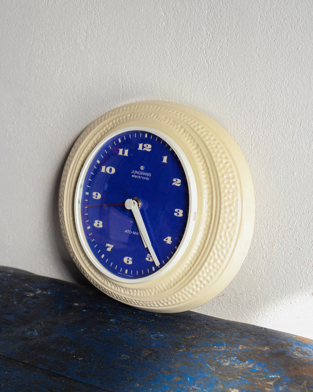 Orologio da parete Junghans ovale in ceramica