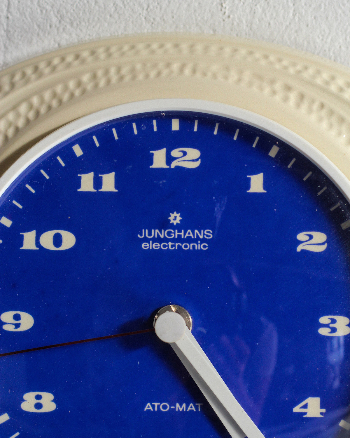 Orologio da parete Junghans ovale in ceramica
