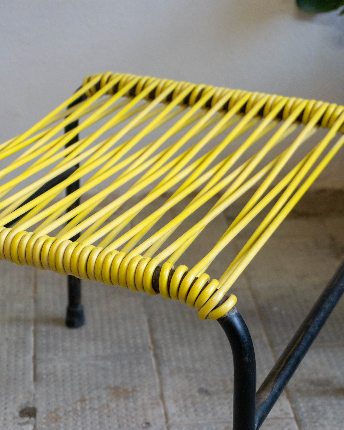 Poggiapiedi Anni ‘70 | Intreccio Spaghetto Giallo