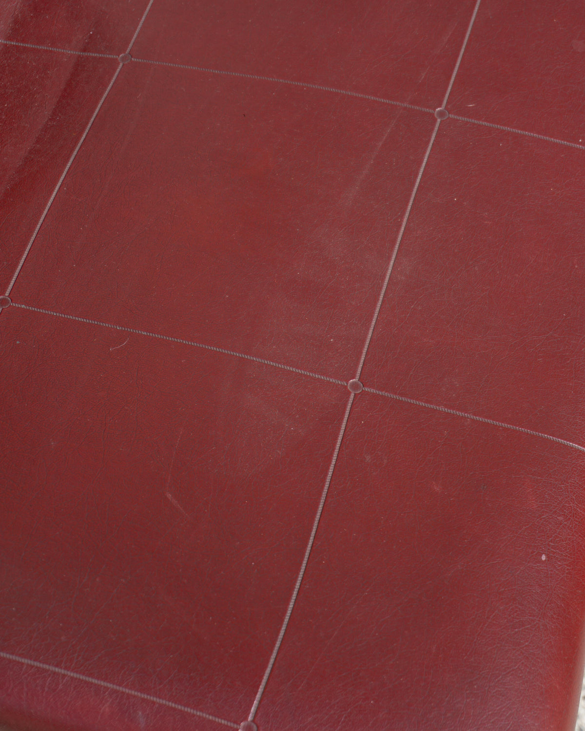 Poltrona da ufficio vintage bordeaux in semilpelle con rotelle – 1970