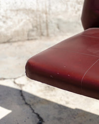Poltrona da ufficio vintage bordeaux in semilpelle con rotelle – 1970