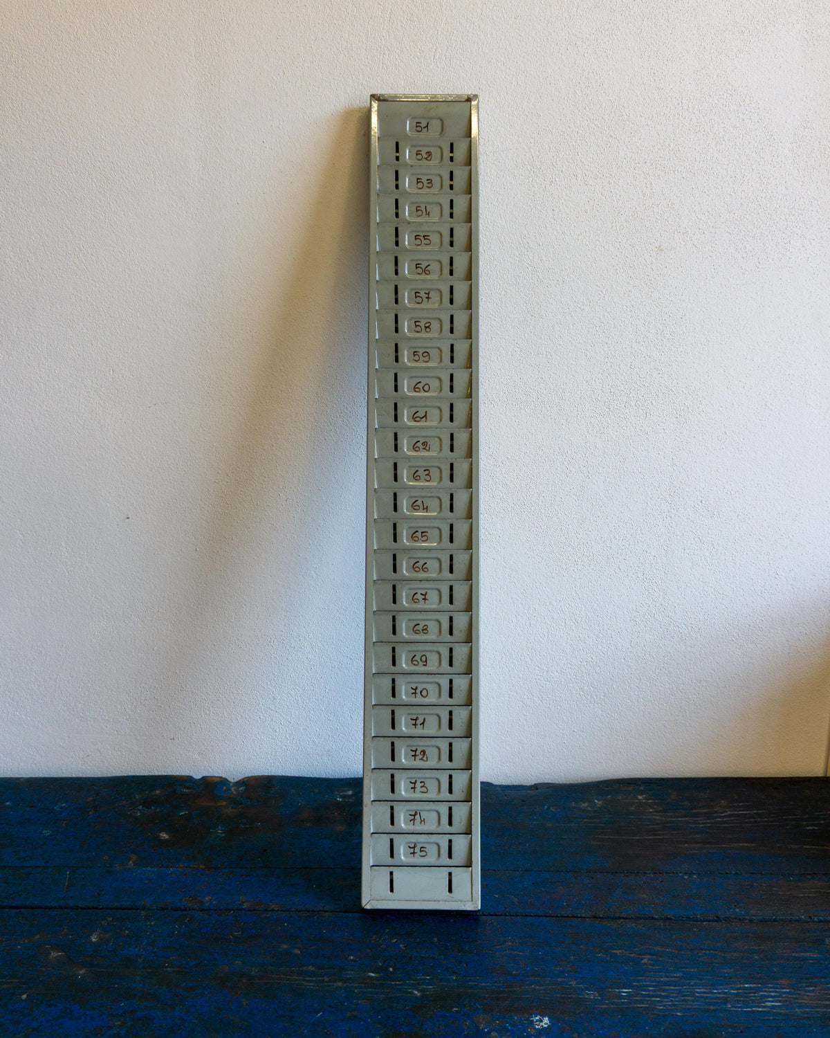 Portacartellini industriale in metallo grigio – 1980