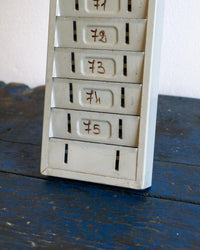 Portacartellini industriale in metallo grigio – 1980