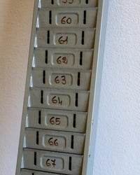 Portacartellini industriale in metallo grigio – 1980