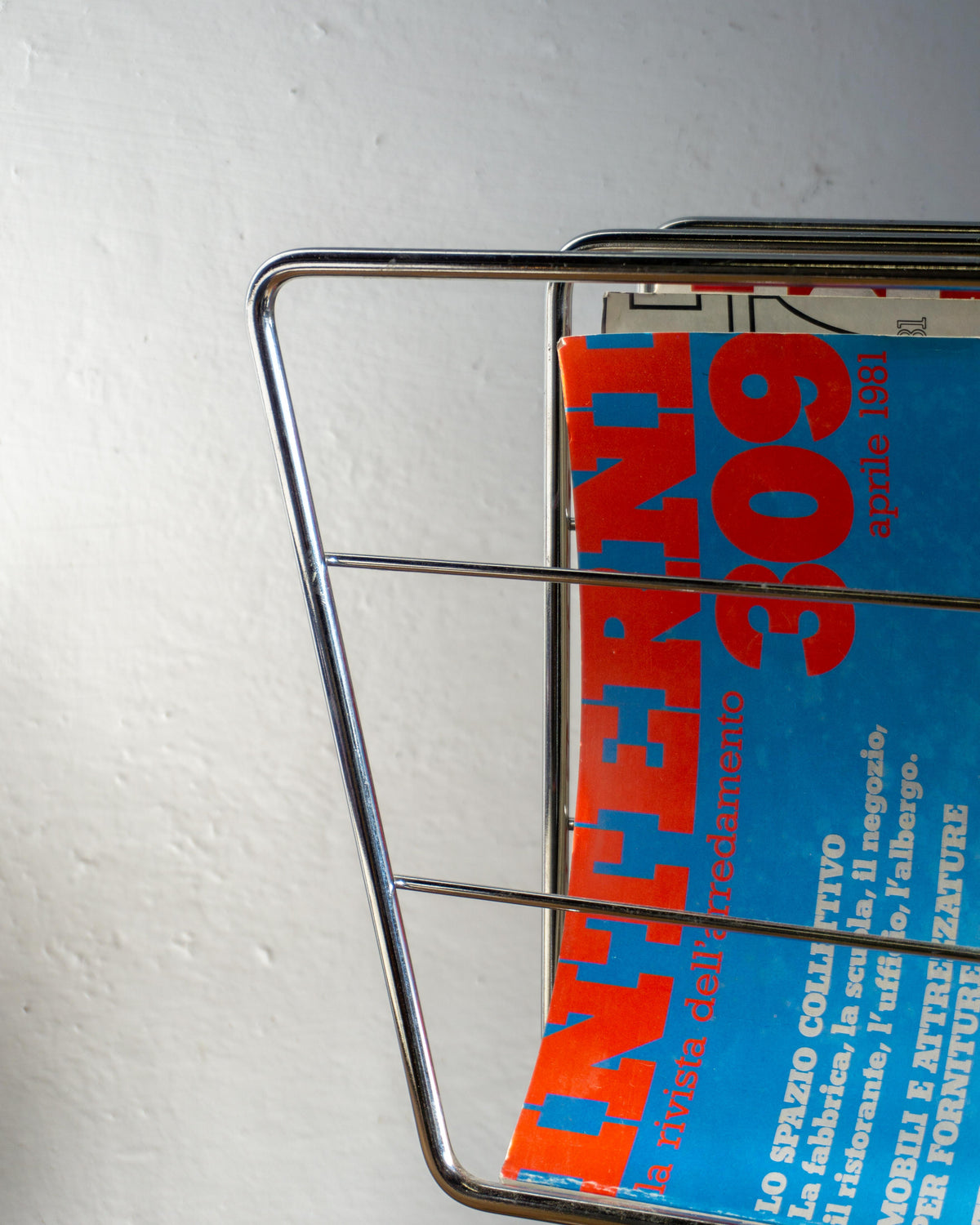 Portariviste cromato con piedini in legno – anni ’70