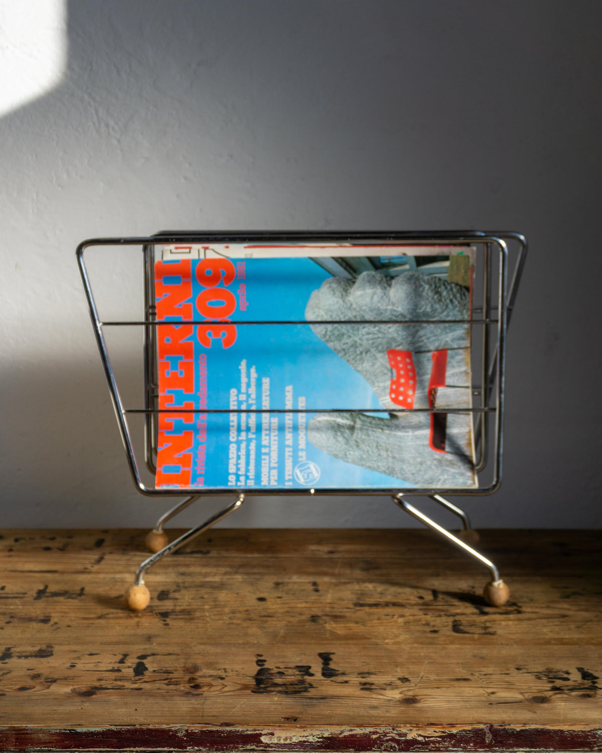 Portariviste cromato con piedini in legno – anni ’70