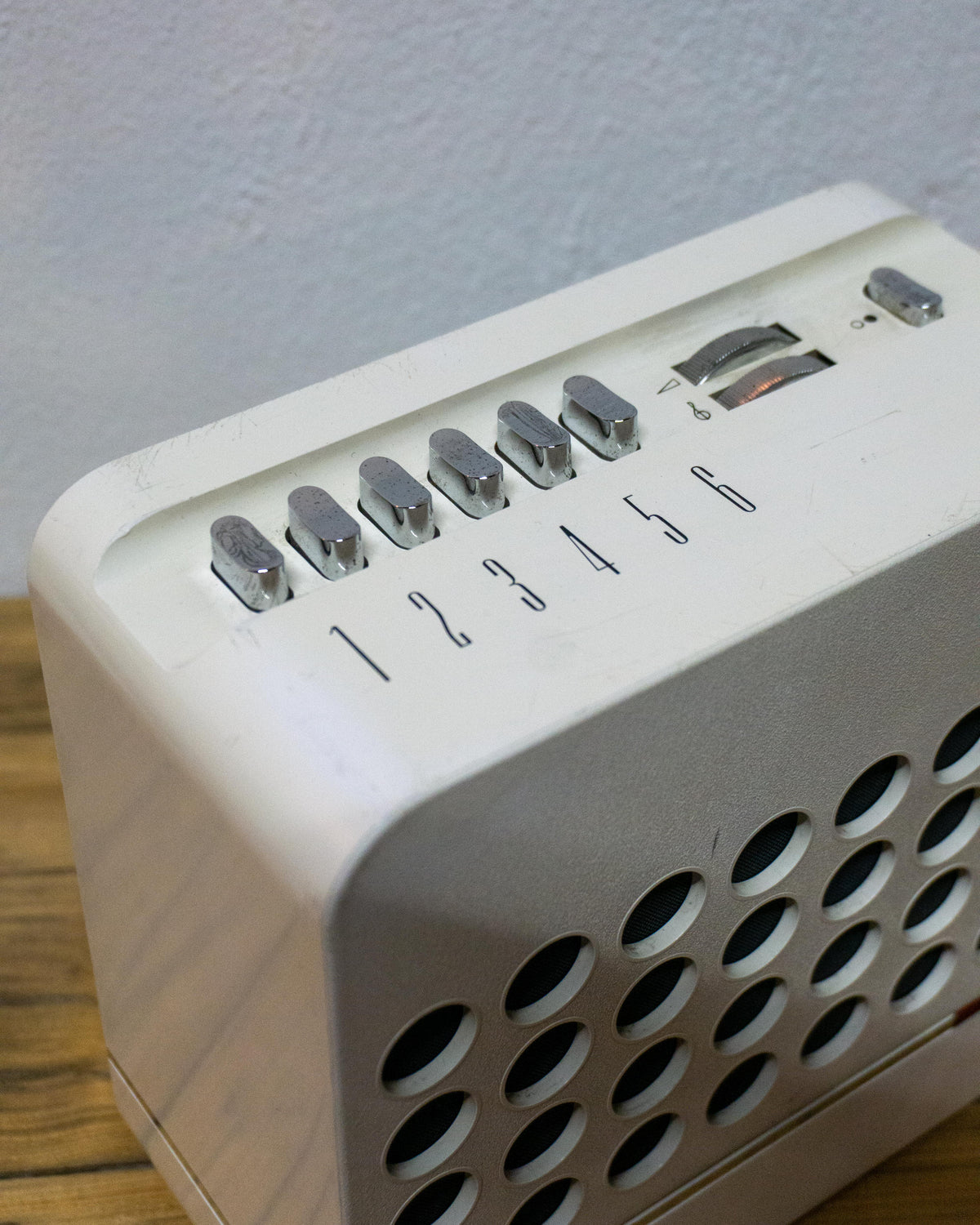 Philips 19RB211 anni ’70 - convertita in speaker Bluetooth