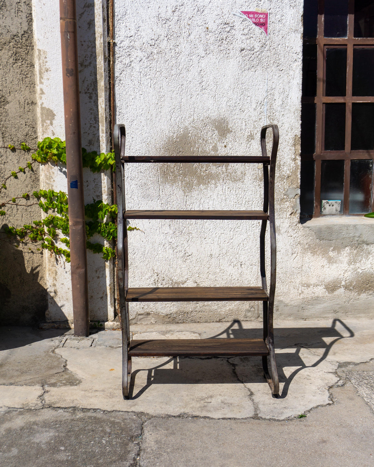 Mobile industriale vintage artigianale marrone e nero - 1960 Italia
