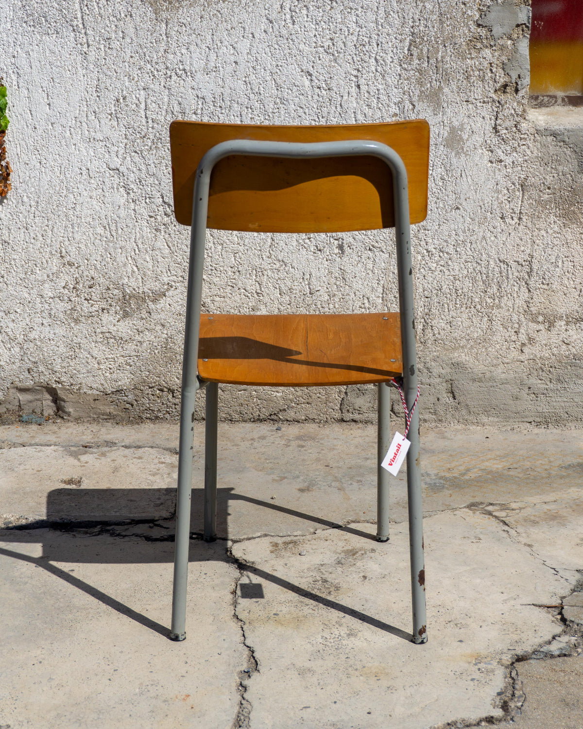 Sedia scolastica vintage in legno e metallo – 1980