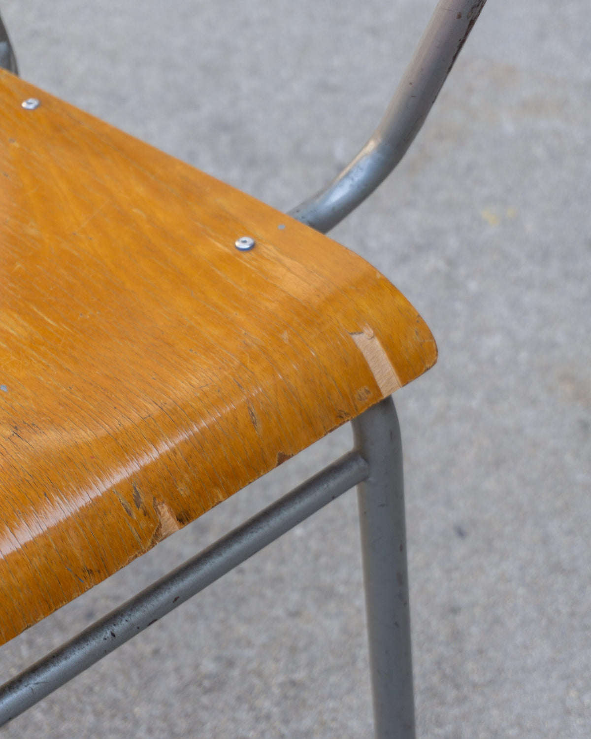 Sedia vintage da maestra con braccioli – anni '70