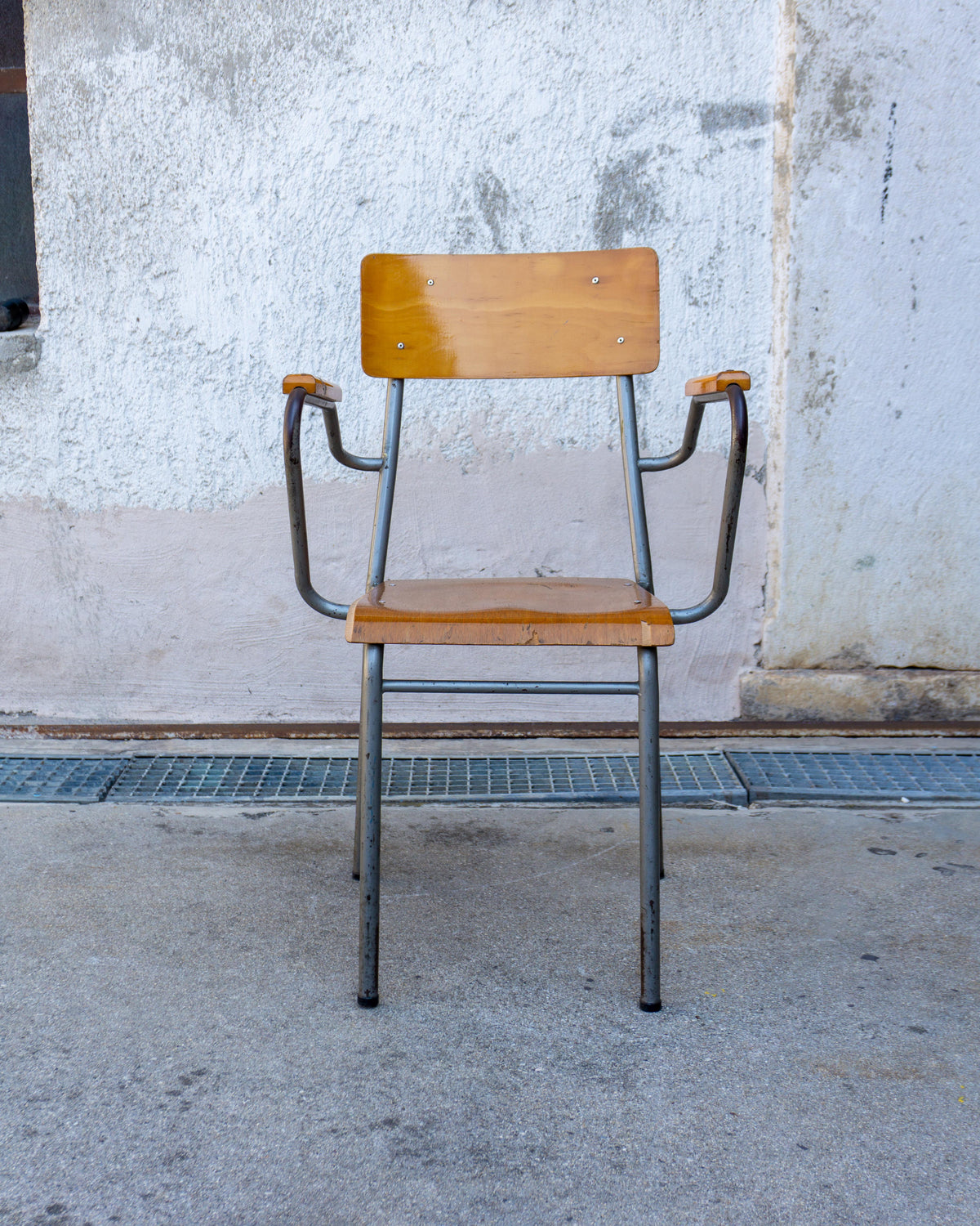 Sedia vintage da maestra con braccioli – anni '70