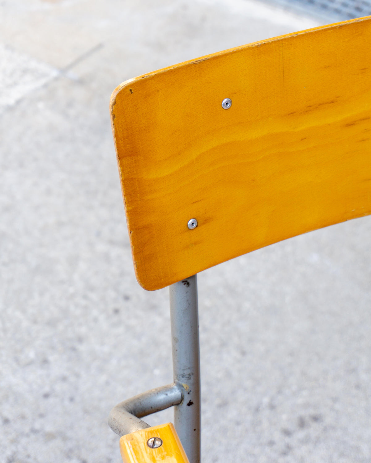 Sedia vintage da maestra con braccioli – anni '70