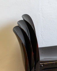 Tris di sedie Selene Artemide marroni – design Vico Magistretti