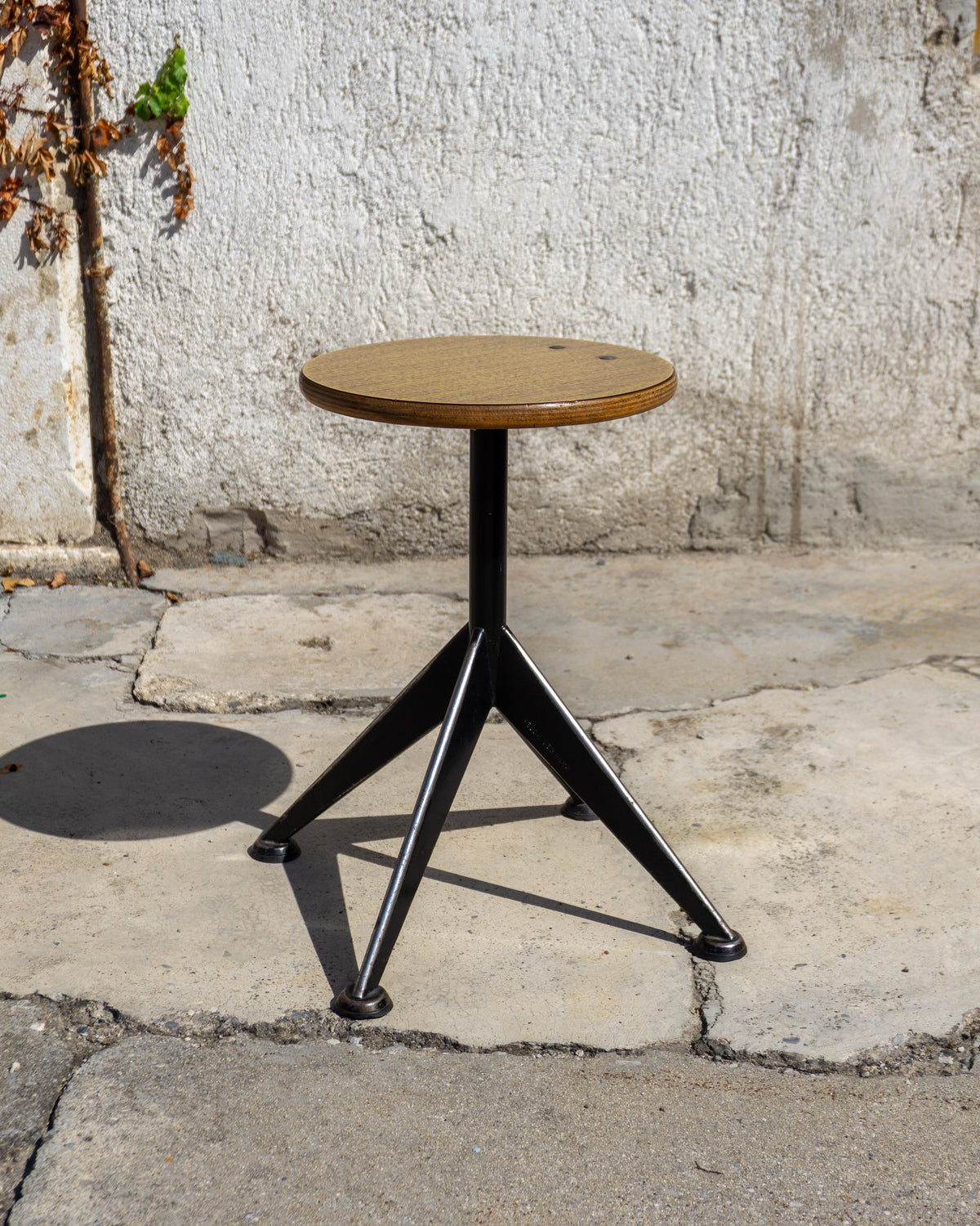 Sgabello Velca Legnano vintage in legno e metallo – 1970