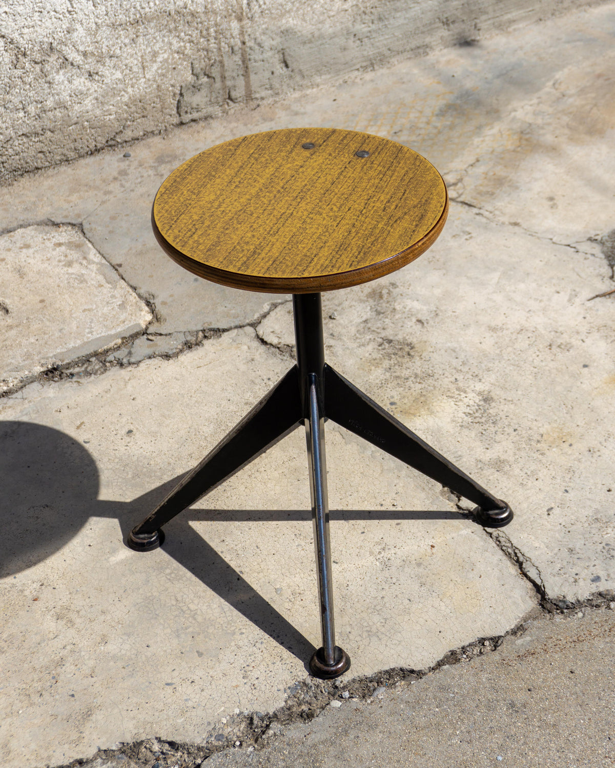 Sgabello Velca Legnano vintage in legno e metallo – 1970