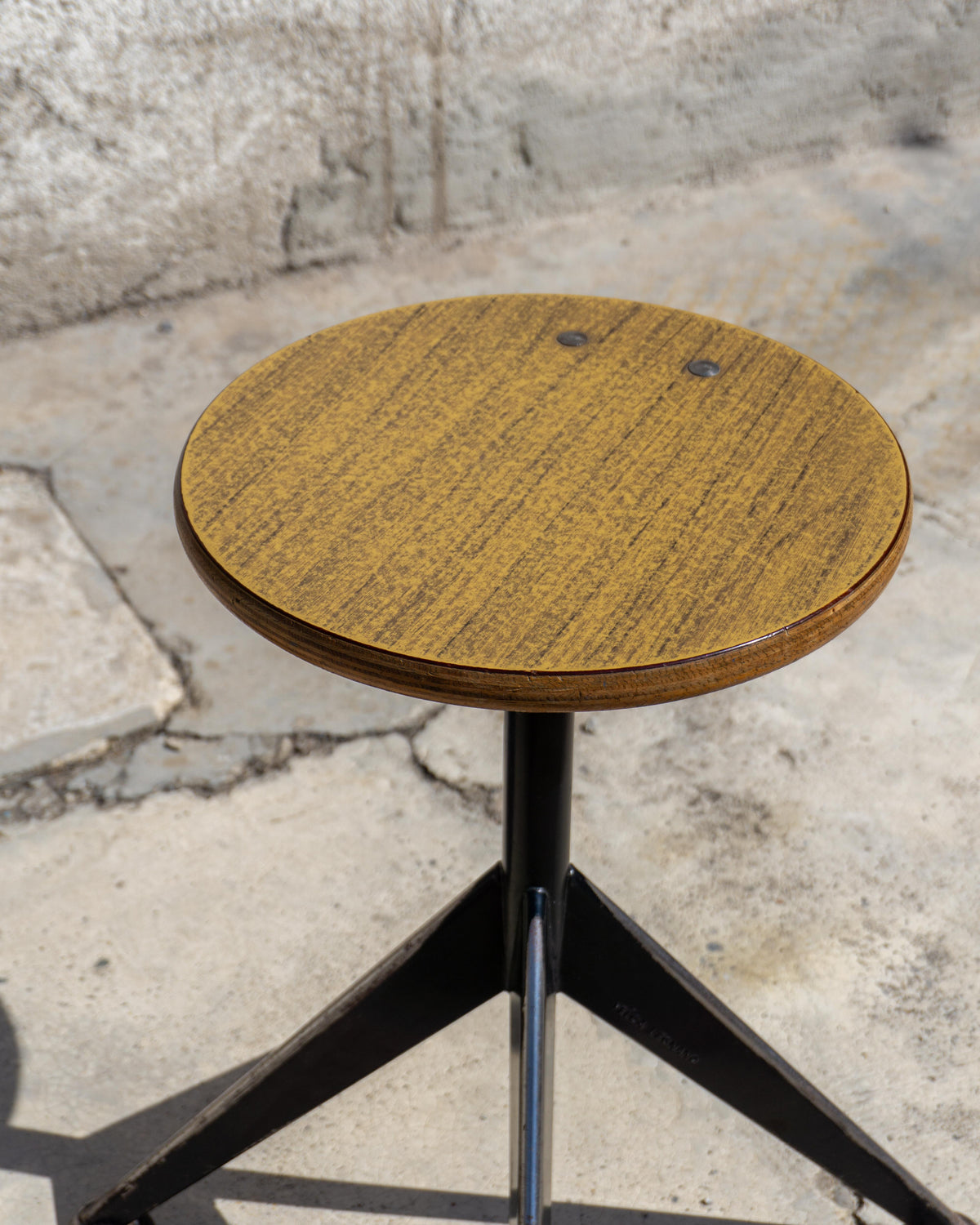 Sgabello Velca Legnano vintage in legno e metallo – 1970