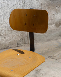 Sgabello basso vintage in legno e metallo con schienale regolabile – 1980