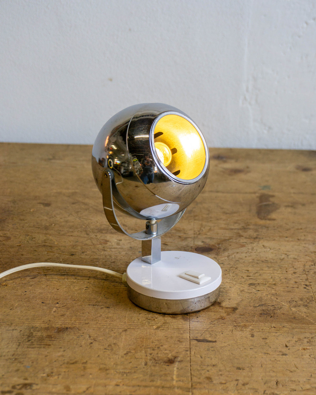 Lampada Space Age da Comodino – Cromata Bianca