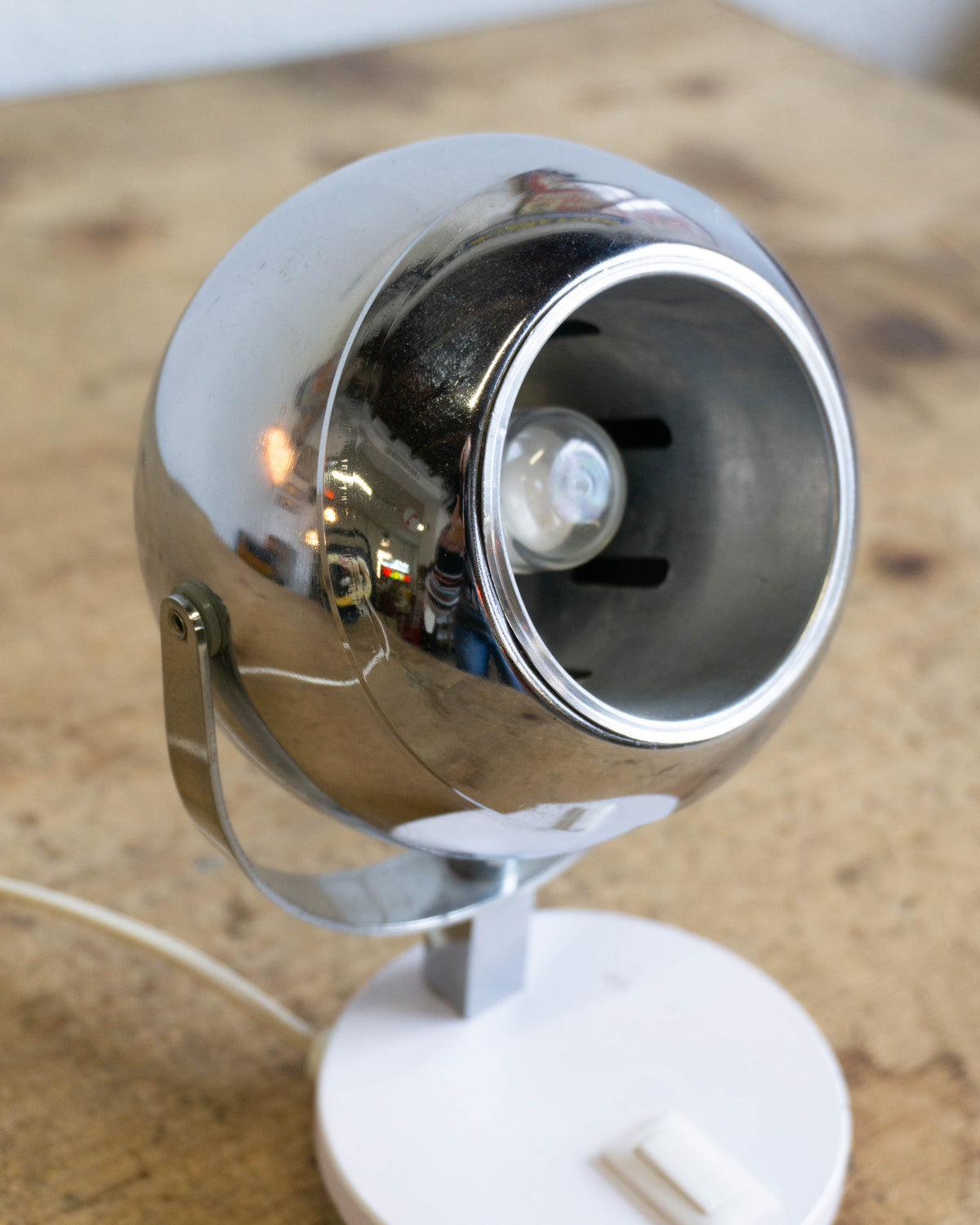 Lampada Space Age da Comodino – Cromata Bianca