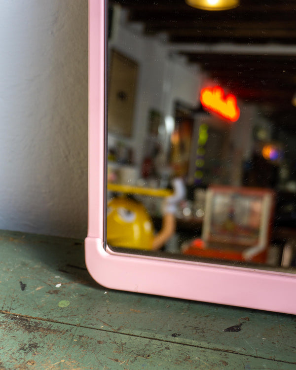 Specchio rosa in plastica – anni 70