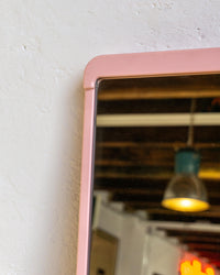 Specchio rosa in plastica – anni 70