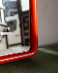 Specchio rosso con portalampadine – anni 70